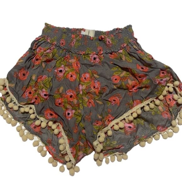 NATURAL LIFE Pants - Natural Life | live happy Grey floral Pom Pom shorts ✨ Size small.